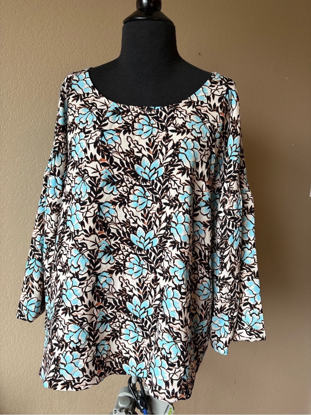 Elizabeth and James XXL Blouse Brown Blue Floral 3/4 Bell Sleeves